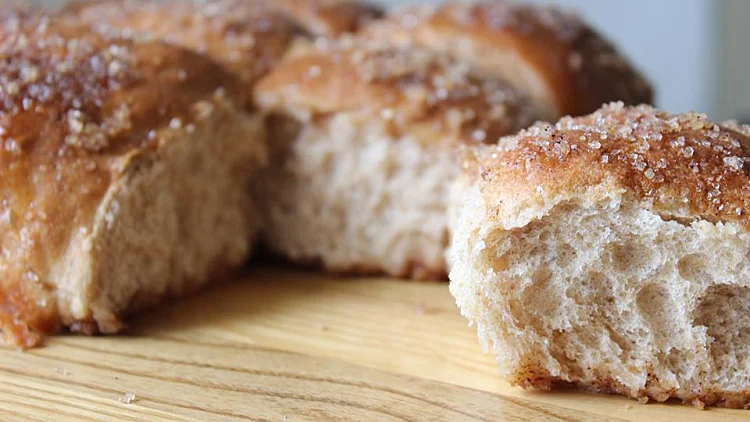 ימלאו את הבית בריח משכר: לחמניות קינמון מקמח כוסמין מלא | רשת 13