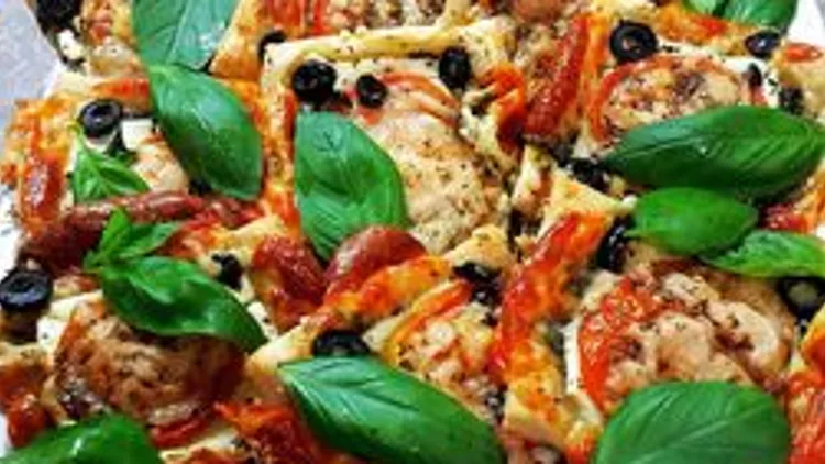 מאפה בצק פילאס מלוח עם גבינות וירקות | רשת 13