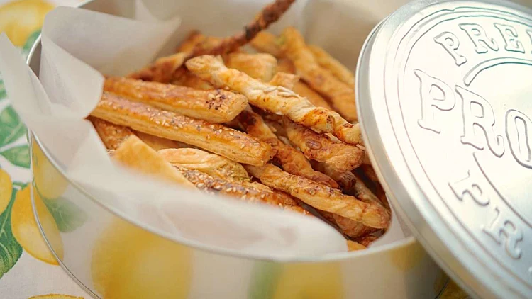 מקלוני בצק עלים | רשת 13