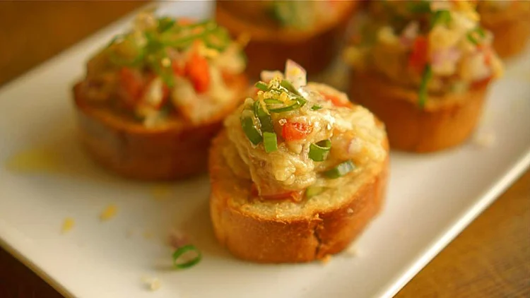 קרוסטיני חציל קלוי וירקות | רשת 13