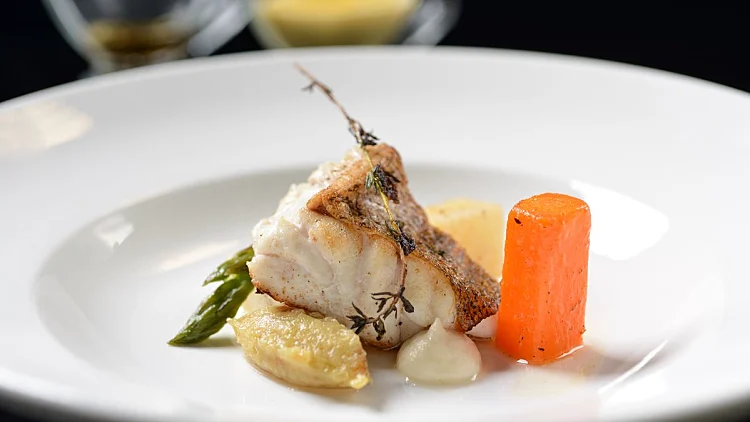 לוקוס על קרם תירס וירקות מזוגגים / דן יושע