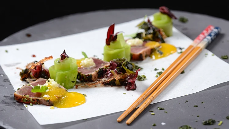 טטאקי טונה ומלון / גומא גלילי