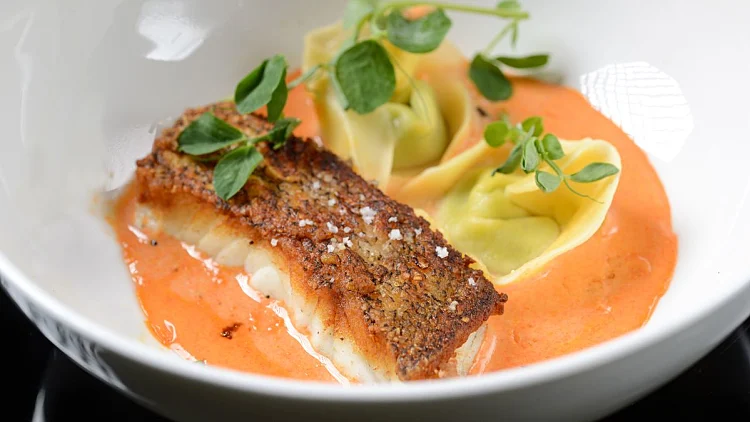 טורטלני אפונה קרם גזר ולוקוס צרוב / לירון אבולניק