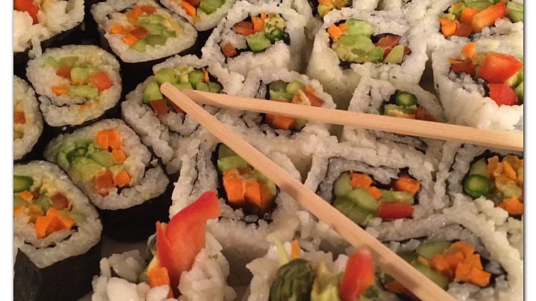 סושי מאקי וסושי אינסייד אאוט | רשת 13