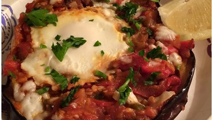 שקשוקה בתוך חציל | רשת 13