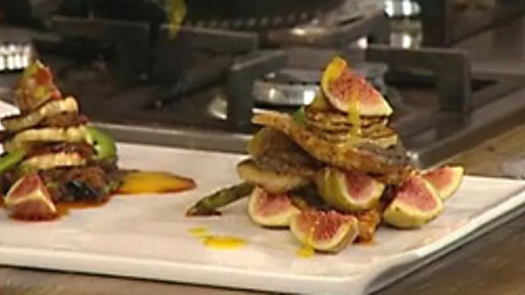 פילה דג עם חצילים ורוטב עגבניות