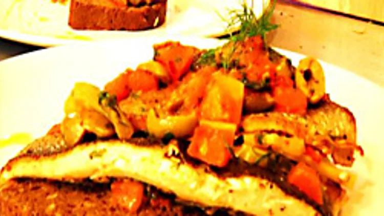 פילה דג עם פלפלים מוקפצים