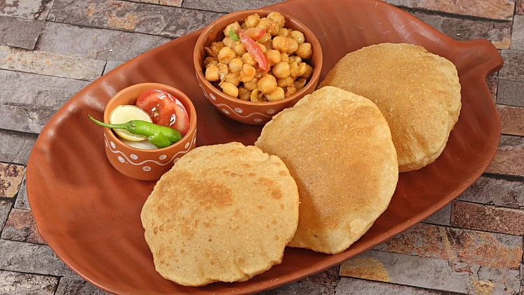 לחם פורי חם ומטוגן