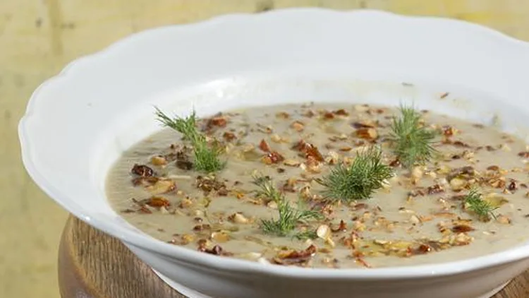 מרק ארטישוק עם שקדים