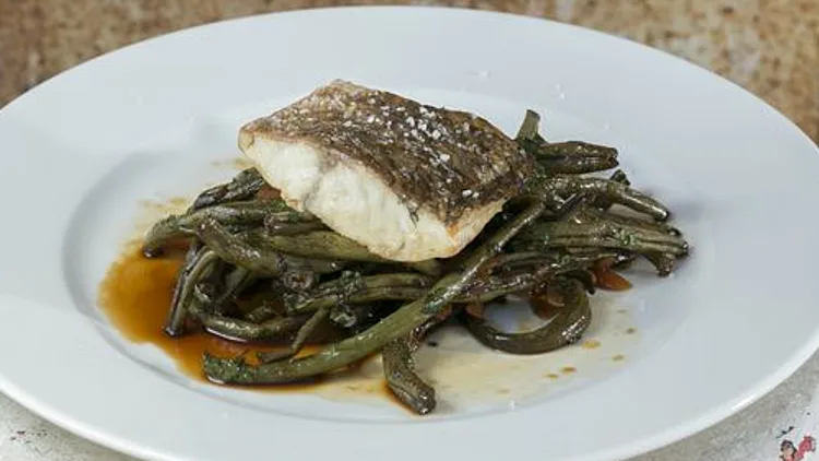 שעועית ירוקה לצד דג מהתנור