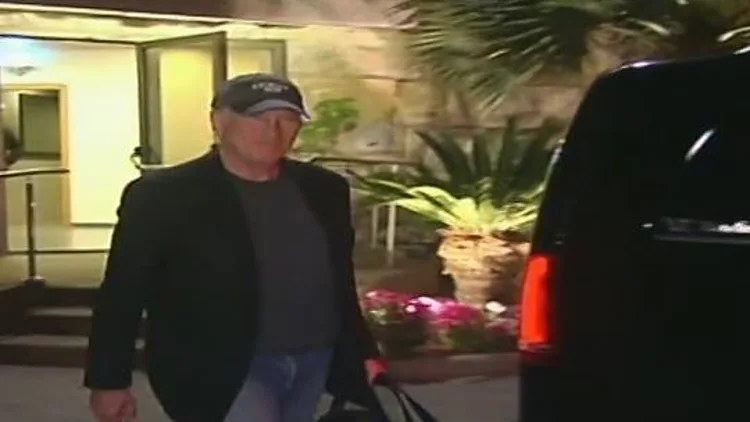 ביקור הוליוודי: השחקן ריצ'רד גיר נחת הערב בישראל | חדשות 13