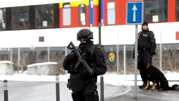 היורים נמלטו. מוקדם יותר: מתקפת גרזן בגרמניה