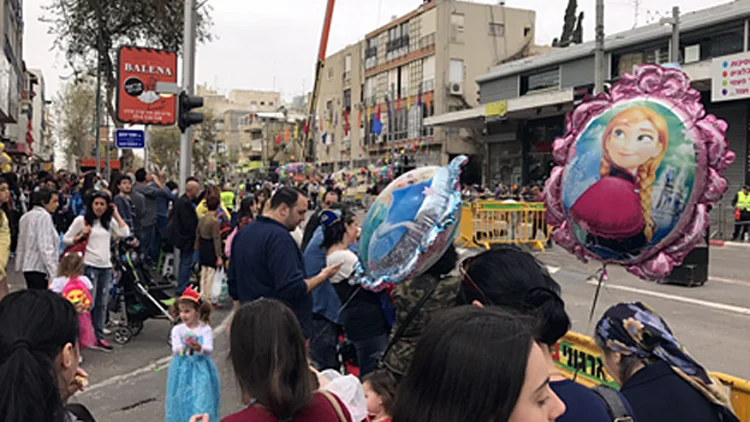 אלפים חגגו בעדלאידע בחולון | חדשות 13