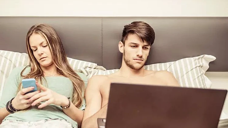 נשים צופות בתכנים פורנוגרפיים יותר מאשר גברים | חדשות 13