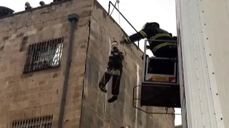 השר ארדן על תליית בובות החיילים: "אנשים מתועבים" | חדשות 13