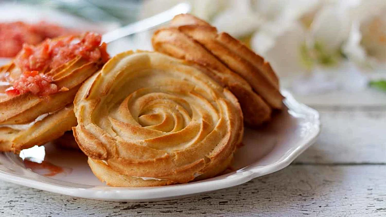 פחזניות עם גבינת שמנת שום שמיר | רשת 13