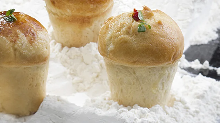 בריוש במילוי גבינות ורוטב פסטו | רשת 13