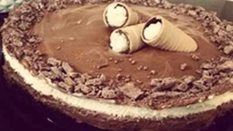 עוגת מוס וניל ושוקולד בציפוי לוטוס | רשת 13