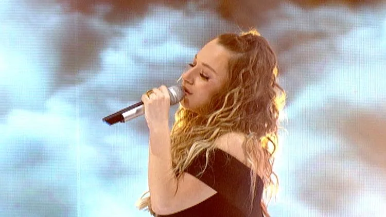 ספיר סבן מרגשת עם ביצוע הגמר לשיר "אל נבקש" של זוהר ארגוב