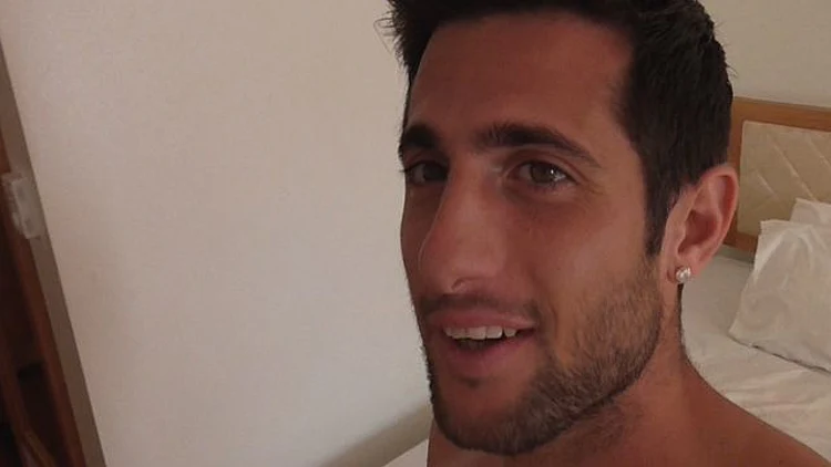 זמן לצחוקים: אביב שר לציון בשירותים