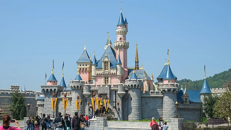 הדיסנילנד הבא: הצצה לפארק החדש המטורף שייפתח בלונדון | רשת 13