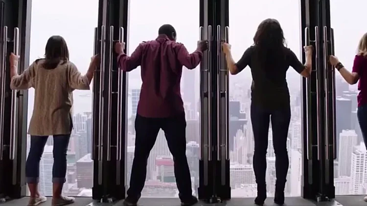 ליפול מגובה 300 מטר: האטרקציה שכבשה את העולם