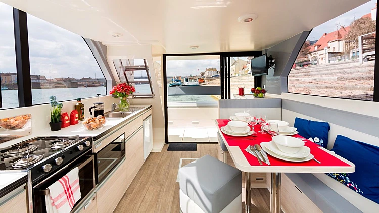 צימר על המים: כך תשיטו את סירת הנופש הפרטית שלכם | רשת 13