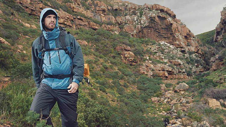 טסים לבד? כל מה שאתם צריכים לדעת | רשת 13