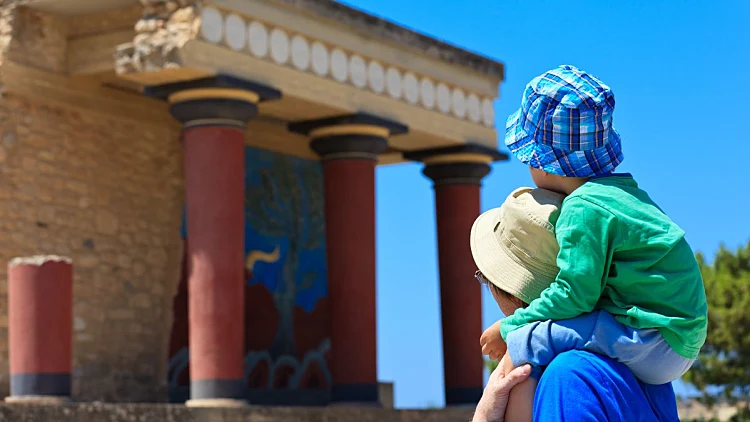 אטרקציות וחופים מומלצים לחופשה משפחתית באי היווני