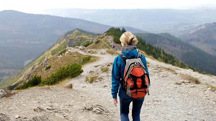 מטיילים בזול: איך מתכננים טיול חסכוני? | רשת 13