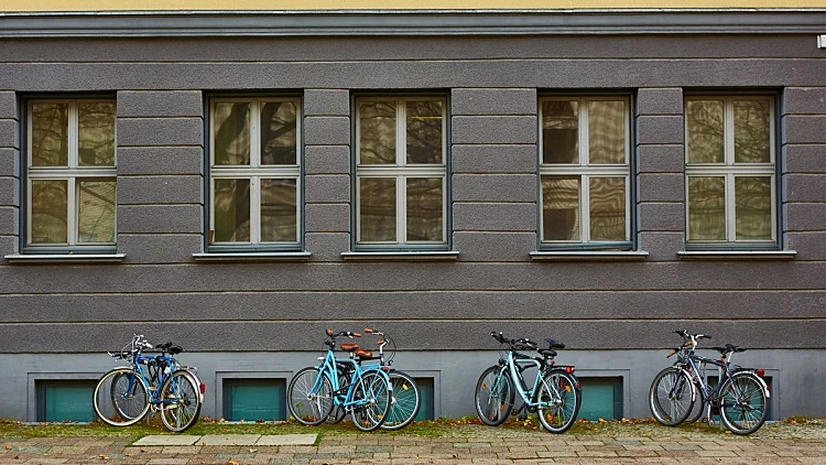 לדווש כל הדרך לחופשה: טיולי אופניים בחו"ל | רשת 13