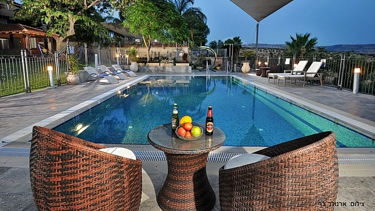 הצימר שיעשה לכם חשק להישאר בארץ | רשת 13