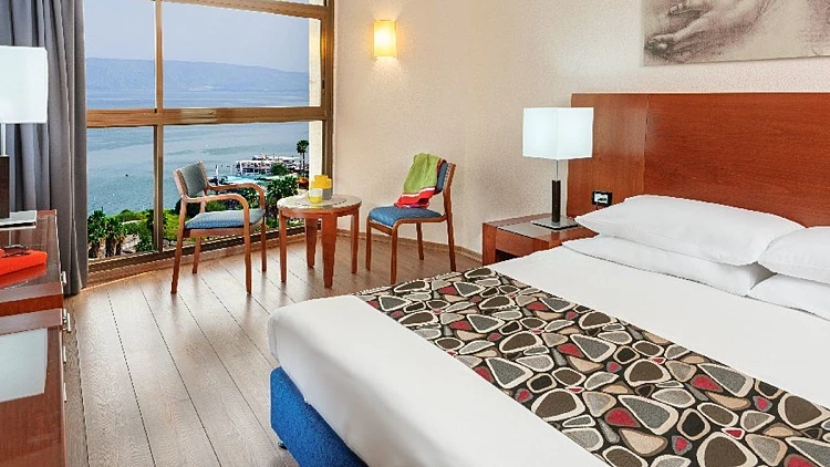 בעקבות השריפה: במלונות וצימרים מציעים לארח את המפונים | רשת 13