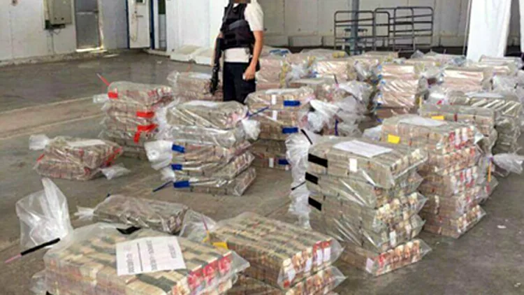 שקיות הכסף בדרכן לרצועה