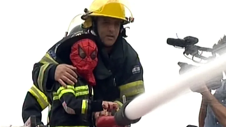 ספיידרמן ליום אחד: תושבי שלומי הגשימו לאיליי את החלום | חדשות 13