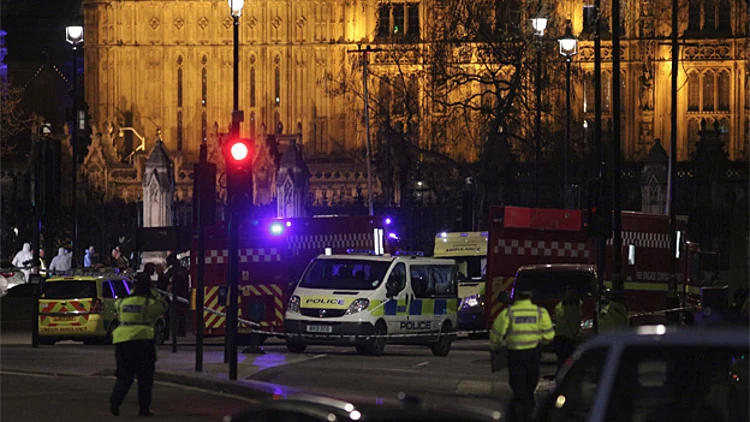 כוננות שיא בלונדון: "לא ניכנע" | חדשות 13