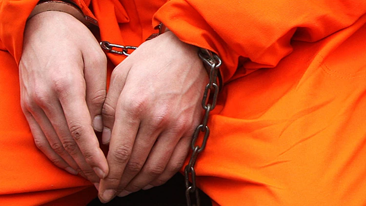 אילת: מורה פרטי נעצר בחשד שאנס נערה | חדשות 13