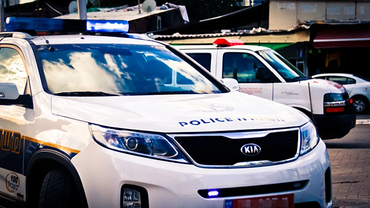 מטען חבלה במסעדה ביפו: המקום פונה מיושביו, חבלנים במקום | חדשות 13