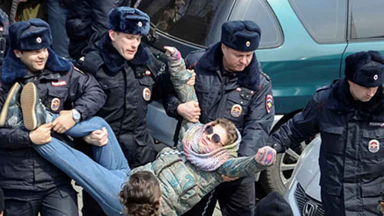 ביד חזקה: שוב מעצרים בהפגנה נגד פוטין | חדשות 13