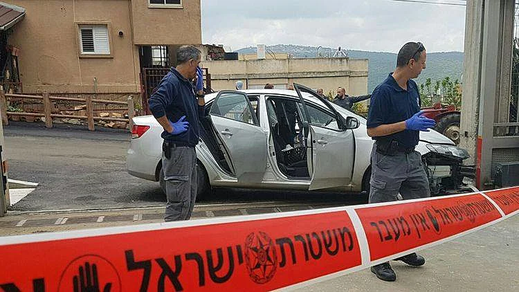 בת 35 נורתה במכוניתה, היורים נמלטו