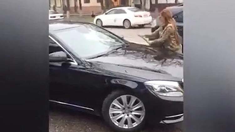 שחקנית ריסקה את הרכב של המפיק אחרי שהפיץ סצינות סקס שלה