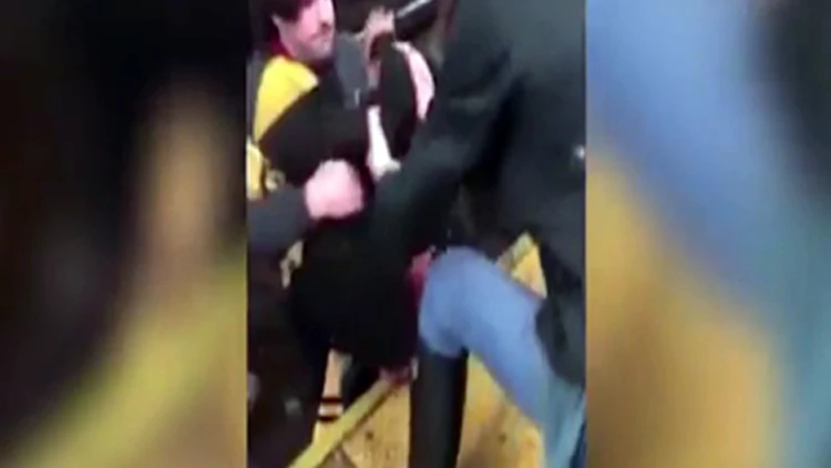 תיעוד: קפץ למסילת הרכבת התחתית