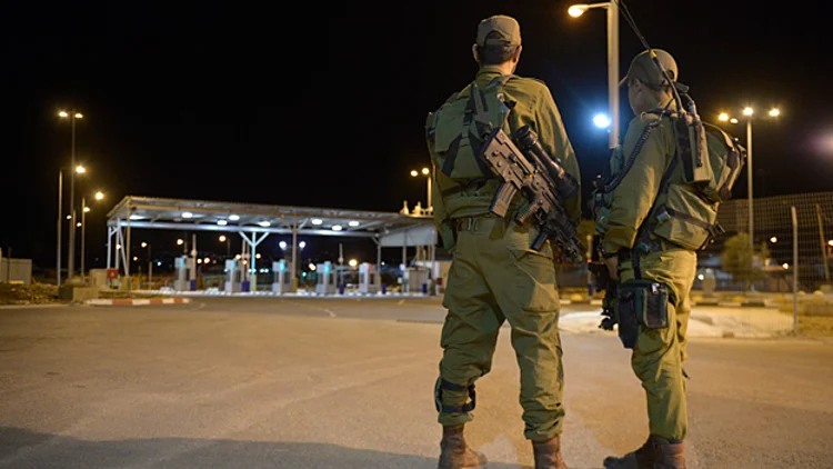 בית הספר ללוחמה בטרור: כך מתרגלים סיכול פיגוע בחברון | חדשות 13