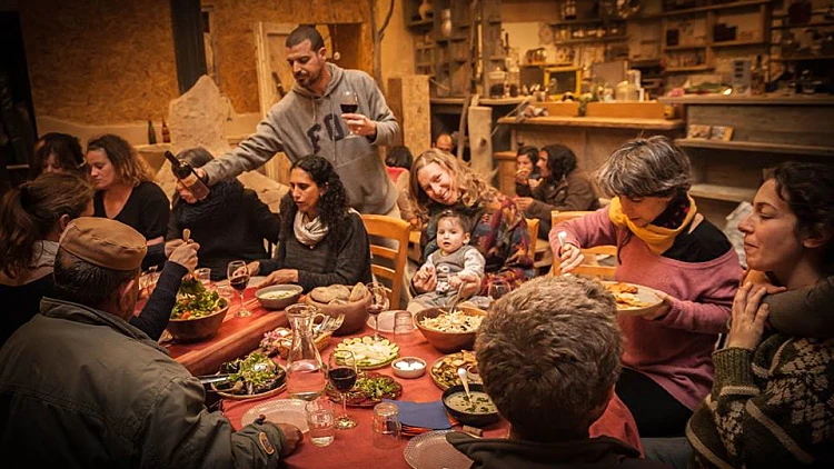 חמישה מקומות טעימים לעצור בהם בדרך לאילת | רשת 13