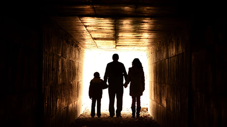 "אור בקצה המנהרה". אילוסטרציה