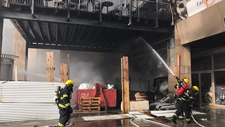 כוחות כיבוי פועלים במקום