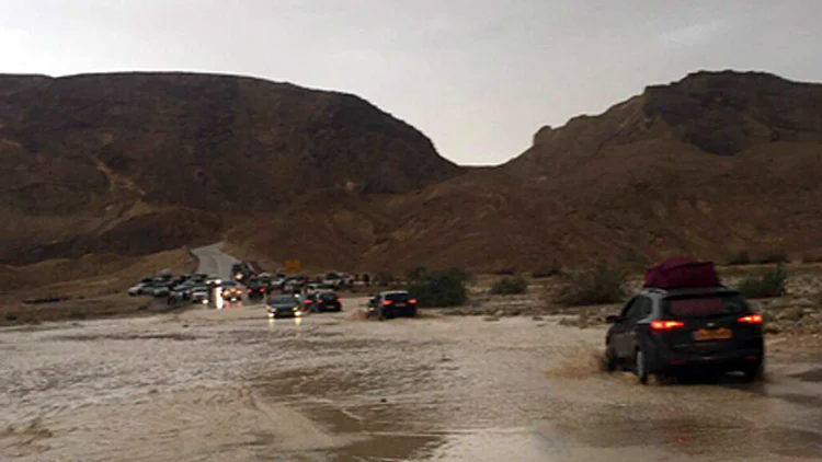 הצפות באזור אילת. היום. נגב, שיטפון