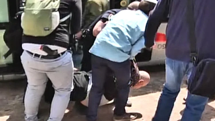 המחבל בחקירתו: "דקרתי את הצעירה כדי שיירו בי" | חדשות 13