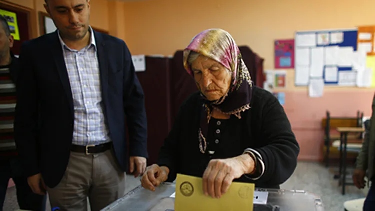 עוד כוח לארדואן? טורקיה מצביעה | חדשות 13