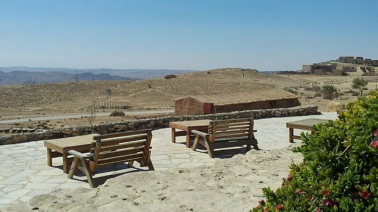 מרפסת תלויה, נופי בראשית ויעלים